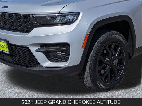 Used 2024 Jeep Grand Cherokee Altitude image 10