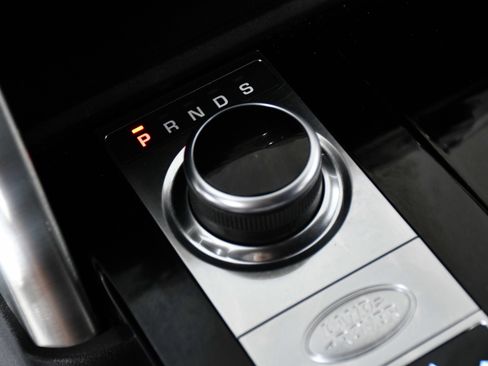 Used 2020 Land Rover Discovery HSE image 17