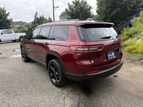 Used 2023 Jeep Grand Cherokee L Limited w/ Luxury Tech Group II AWD/4WD image 4