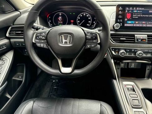 Used 2018 Honda Accord Touring image 18
