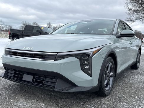 New 2025 Kia K4 LXS image 4