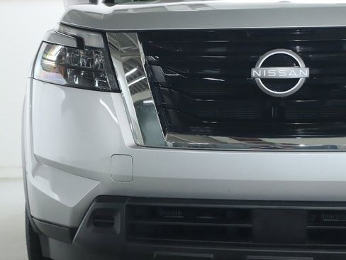 Certified 2025 Nissan Pathfinder SV FWD image 7
