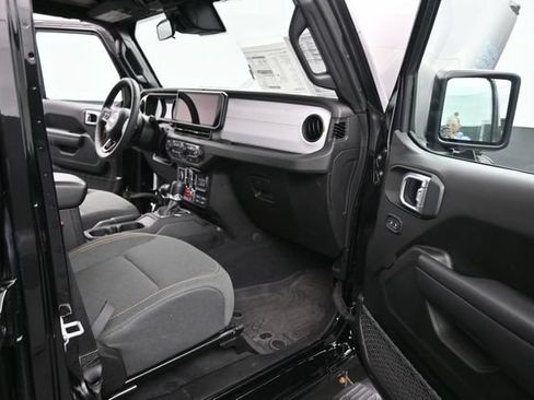 Used 2024 Jeep Wrangler Unlimited AWD/4WD image 17
