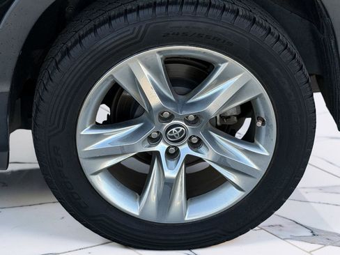 Used 2017 Toyota Highlander Limited FWD image 6