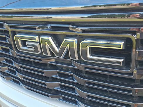 Used 2023 GMC Sierra 1500 Denali Ultimate AWD/4WD image 10