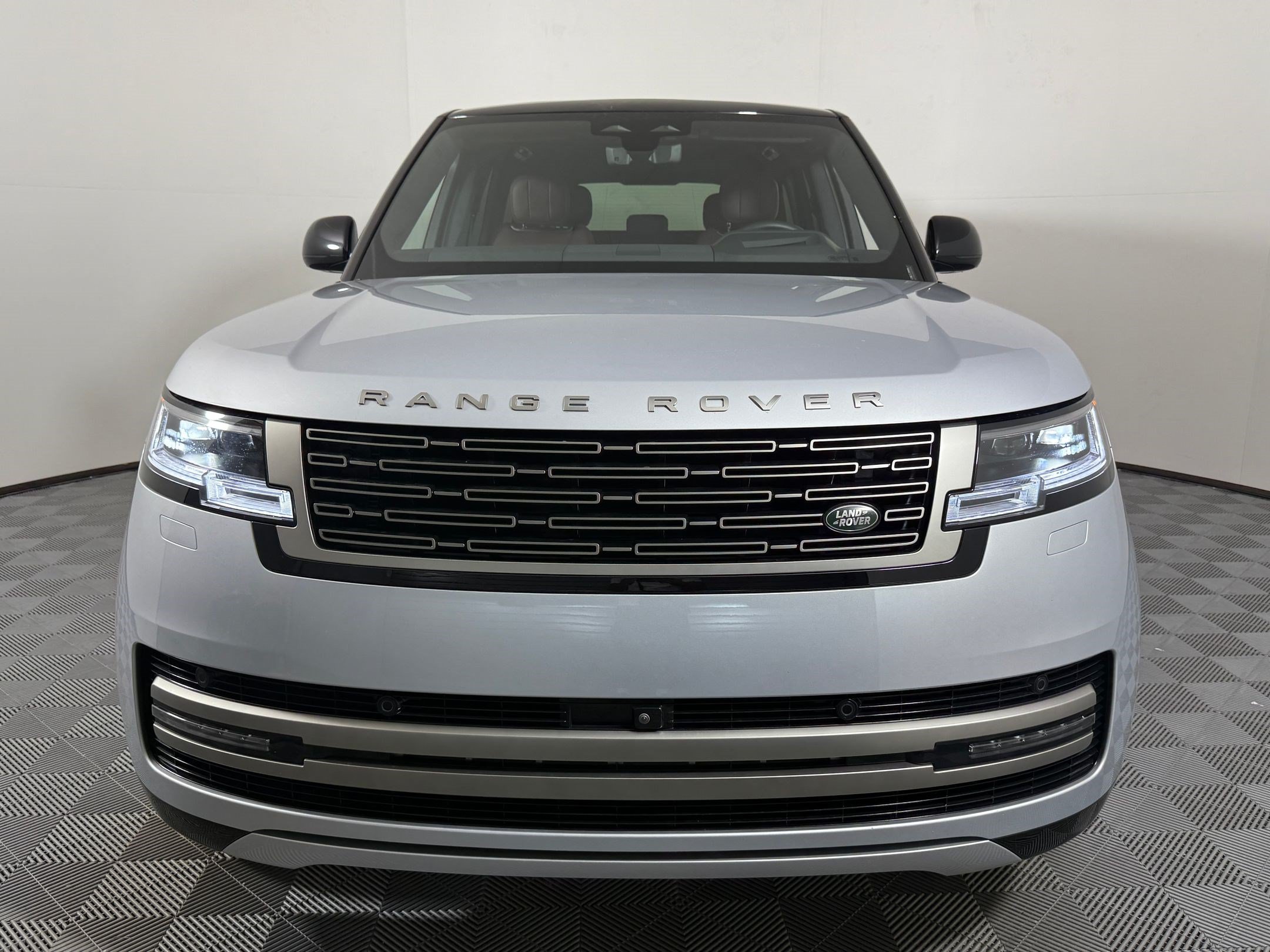 Certified 2025 Land Rover Range Rover SE AWD/4WD image 5
