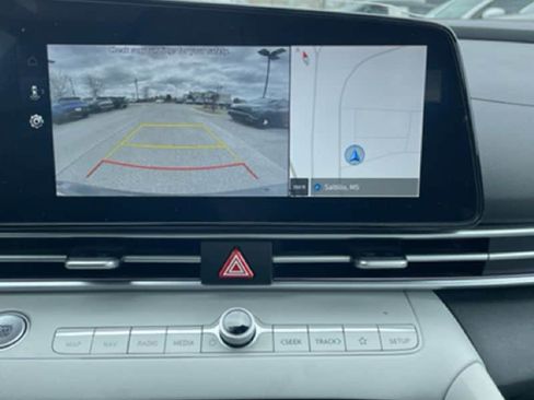 Used 2025 Hyundai Elantra Limited FWD image 10