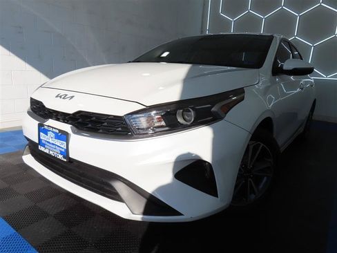 Used 2023 Kia Forte LXS w/ LXS Technology Package FWD image 1