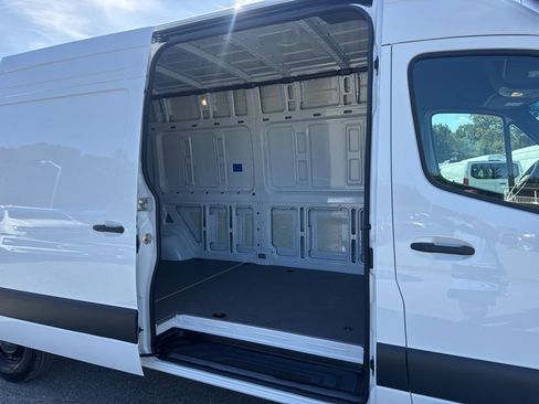 Used 2025 Mercedes-Benz Sprinter 2500 image 23
