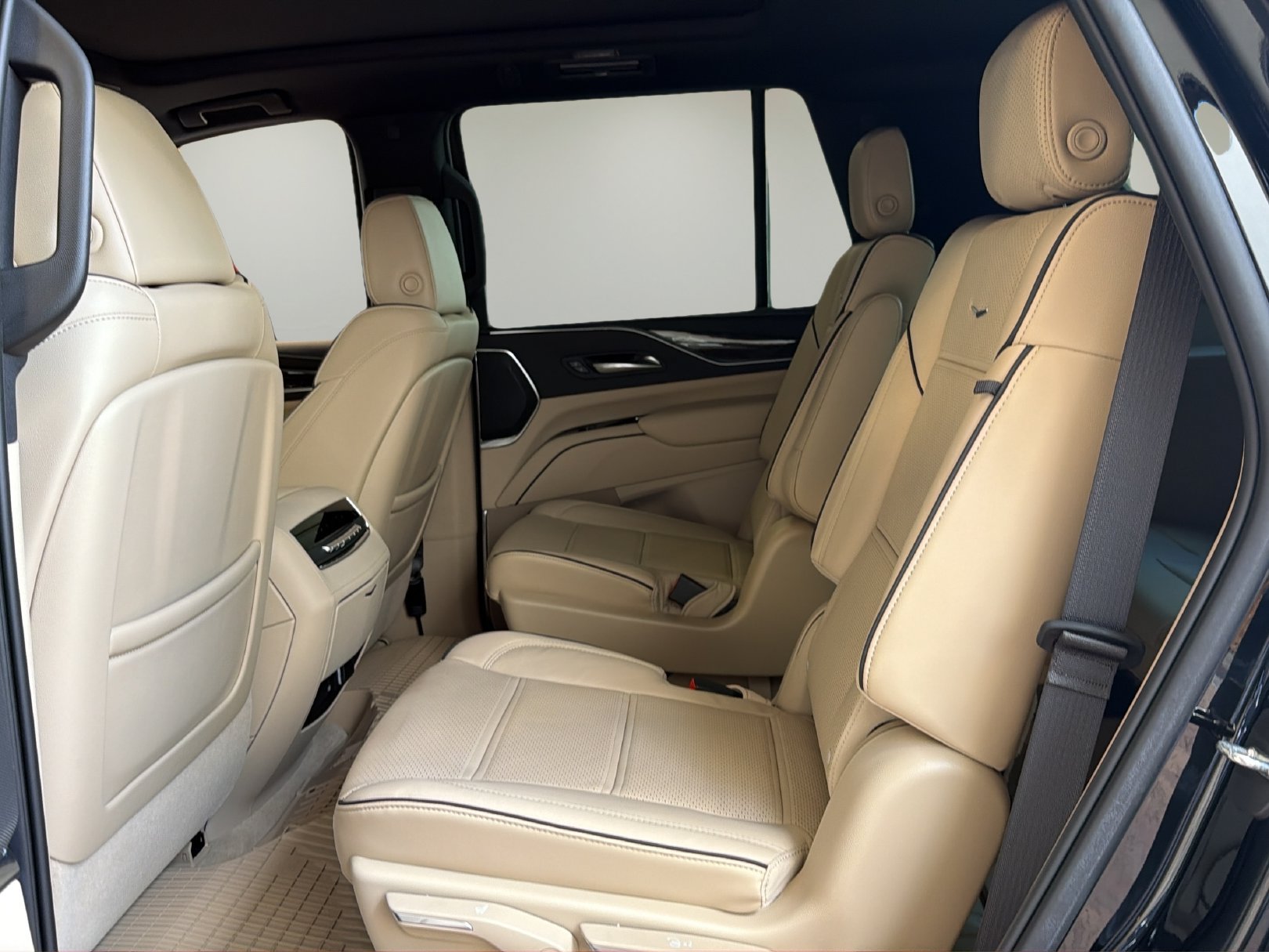 Certified 2022 Cadillac Escalade Premium Luxury RWD image 15