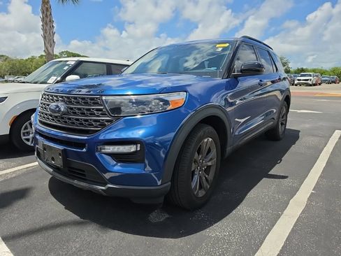 Used 2023 Ford Explorer XLT w/ Equipment Group 202A RWD image 4