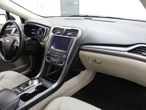 Certified 2019 Ford Fusion SE FWD image 4