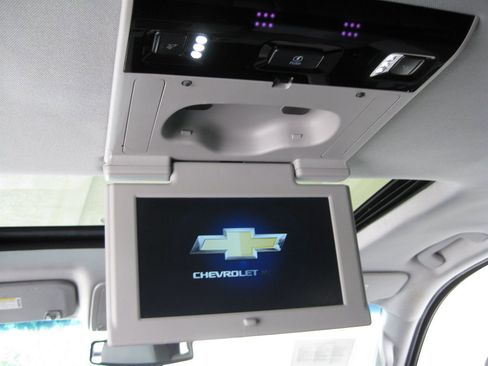 Used 2018 Chevrolet Suburban LT RWD image 31