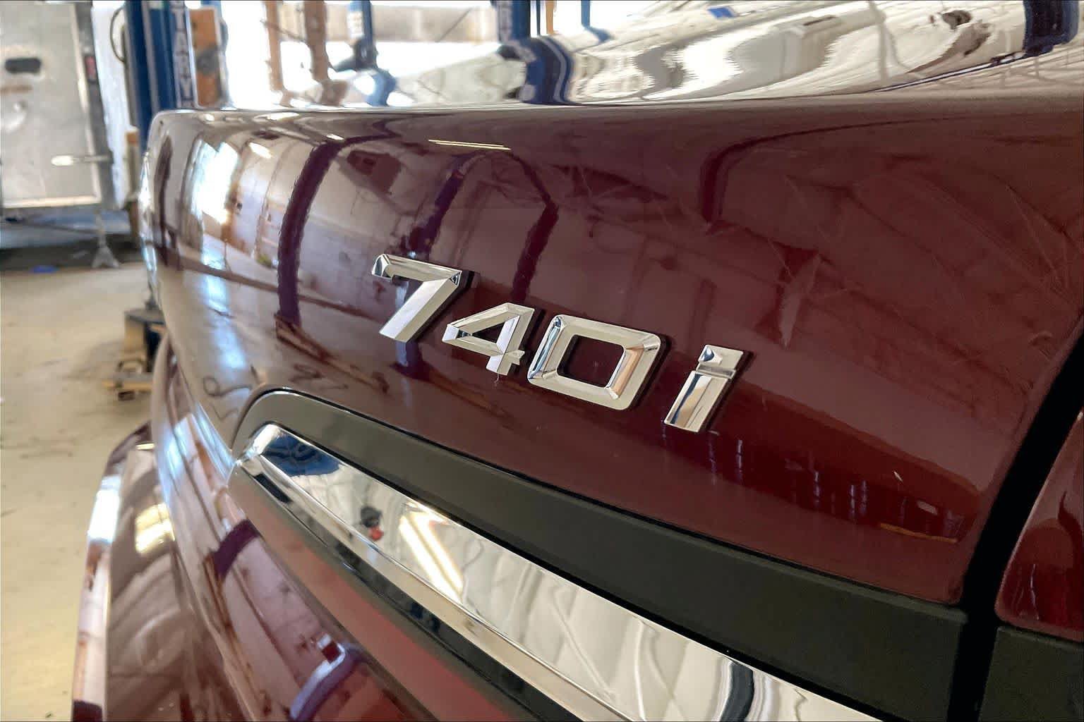 Used 2023 BMW 740i RWD image 9