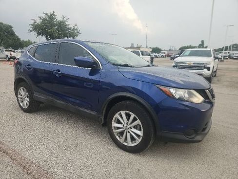 Used 2019 Nissan Rogue Sport S w/ Appearance Package FWD image 1