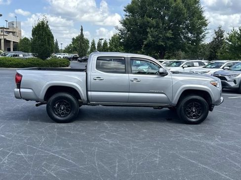 Used 2020 Toyota Tacoma SR5 w/ Technology Package AWD/4WD image 3