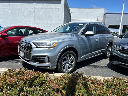 Used 2023 Audi Q7 2.0T Premium w/ Convenience Package AWD/4WD image 2