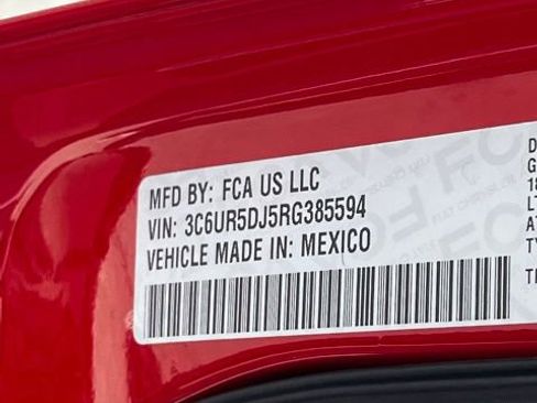 Used 2024 RAM 2500 Big Horn w/ Sport Appearance Package image 33