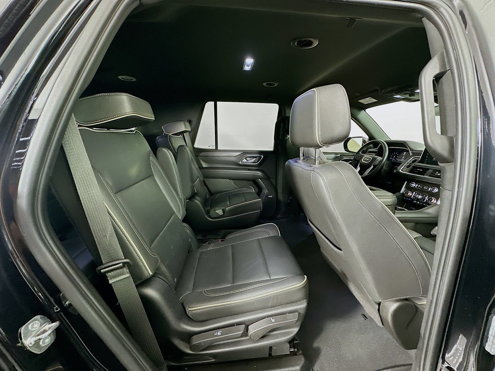 Used 2023 GMC Yukon SLT AWD/4WD image 29