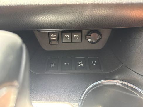 Used 2017 Toyota Highlander Limited AWD/4WD image 26