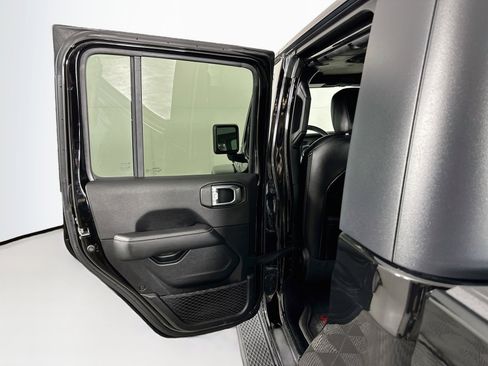 Used 2021 Jeep Gladiator Overland w/ Popular Equipment Package AWD/4WD image 25