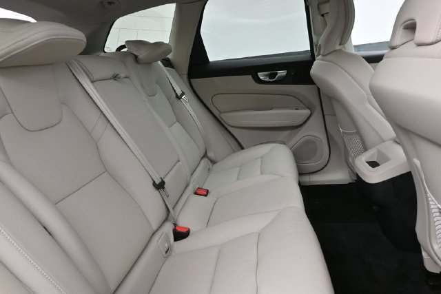 Used 2024 Volvo XC60 B5 Plus w/ Protection Package Premier AWD/4WD image 31