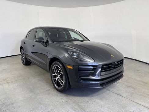 Certified 2025 Porsche Macan AWD/4WD image 9