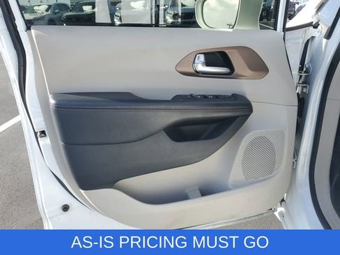 Used 2018 Chrysler Pacifica Touring-L Plus image 37