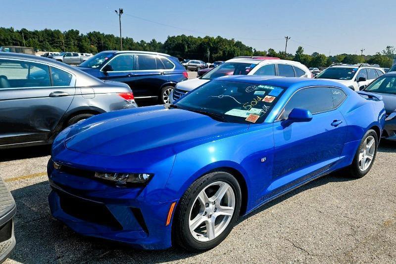 Used 2016 Chevrolet Camaro LT w/ Technology Package RWD image 2