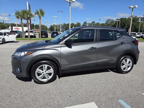 Used 2025 Nissan Kicks Play S FWD image 2