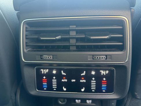 Used 2019 Audi Q8 Premium Plus AWD/4WD image 25