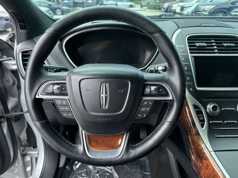 Used 2019 Lincoln Nautilus Select image 17