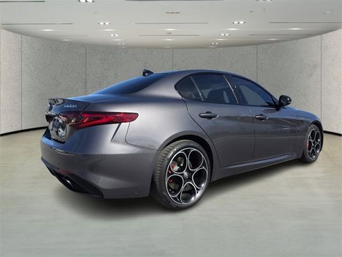 Used 2022 Alfa Romeo Giulia Veloce image 3