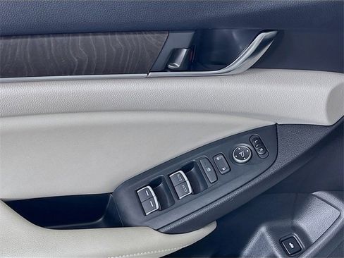 Used 2018 Honda Accord EX image 18