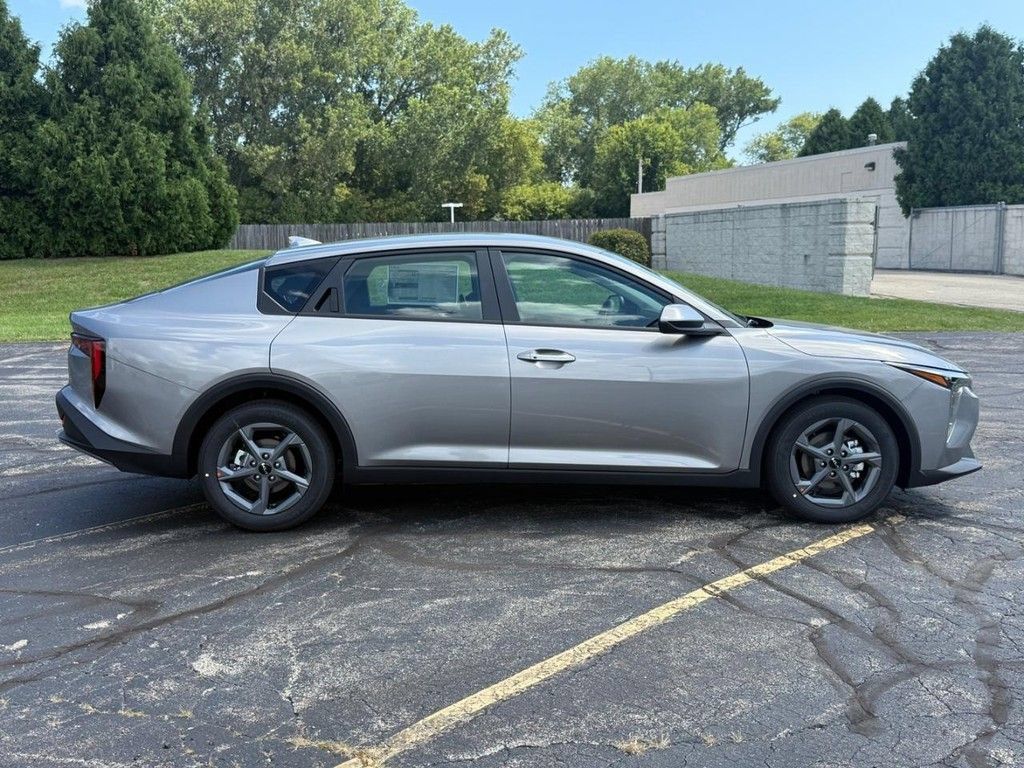 New 2026 Kia K4 FWD image 2