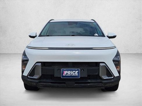 Used 2024 Hyundai Kona SEL image 2