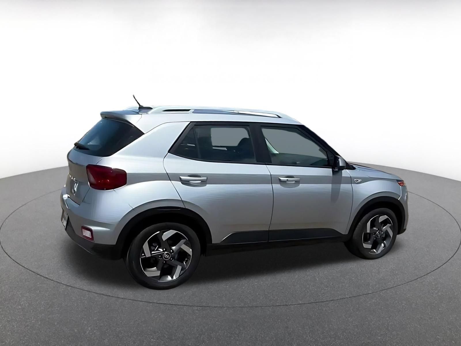 Used 2025 Hyundai Venue SEL FWD image 14
