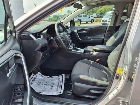 Used 2019 Toyota RAV4 XLE w/ Convenience Package image 10