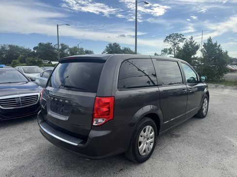 Used 2018 Dodge Grand Caravan SE w/ UConnect Hands-Free Group FWD image 5
