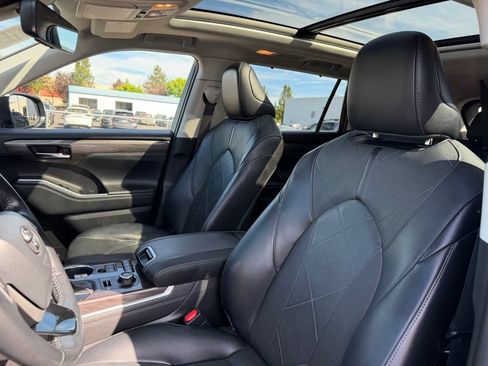 Used 2022 Toyota Highlander Platinum AWD/4WD image 15
