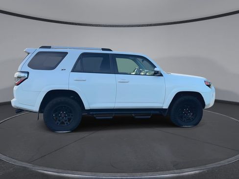 Used 2022 Toyota 4Runner SR5 AWD/4WD image 9