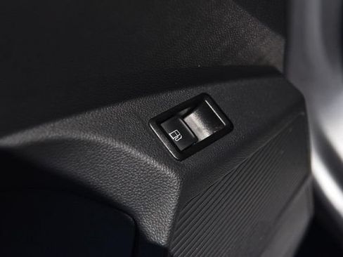 Certified 2023 Volkswagen Taos S FWD image 9
