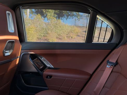 Used 2023 BMW 760i xDrive image 35