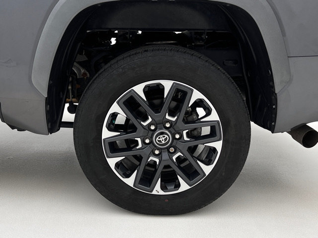 Used 2025 Toyota Tundra Limited AWD/4WD image 28