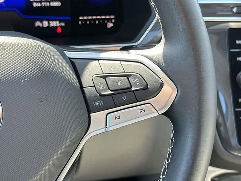 Used 2023 Volkswagen Tiguan SE w/ Panoramic Sunroof Package image 27