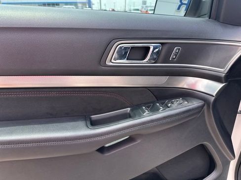 Used 2019 Ford Explorer XLT w/ Equipment Group 202A FWD image 33
