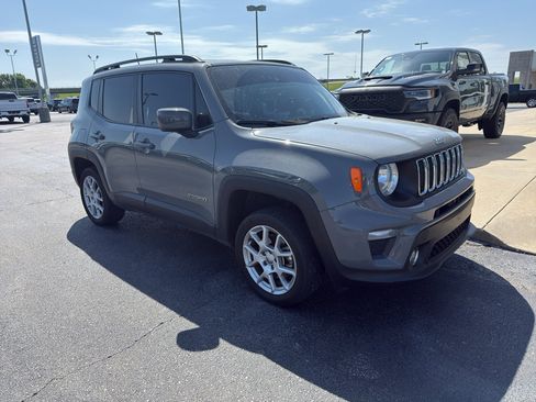 Used 2021 Jeep Renegade Latitude image 1