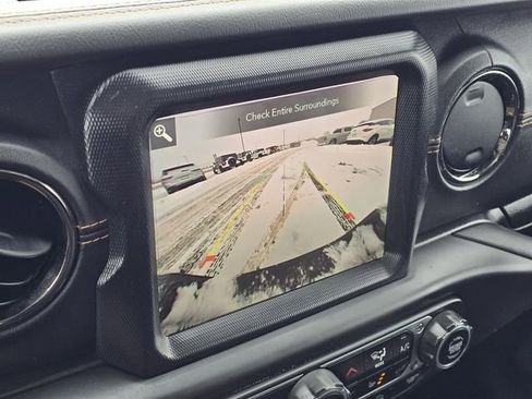 Used 2023 Jeep Gladiator Overland AWD/4WD image 9