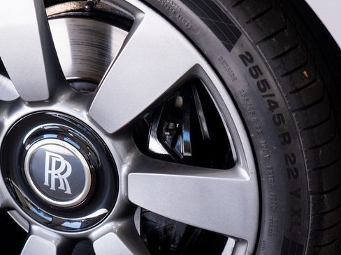 Used 2022 Rolls-Royce Cullinan image 17