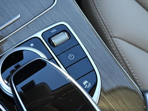 Used 2019 Mercedes-Benz GLC 300 4MATIC image 15